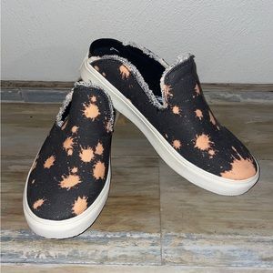 NWT Very G Canvas Shoes